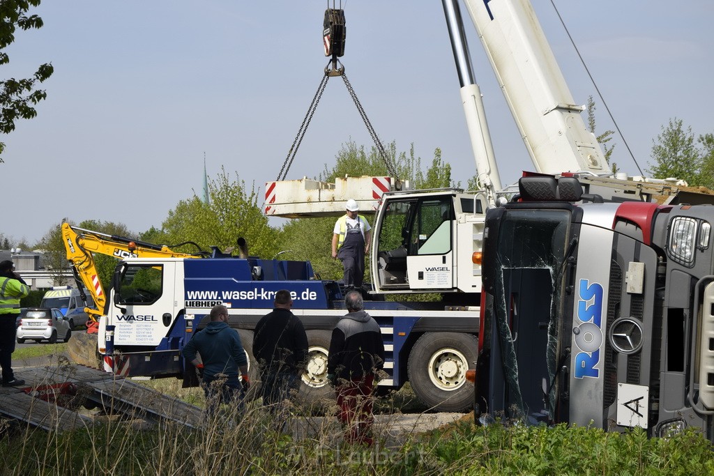 Schwerer VU LKW Zug Bergheim Kenten Koelnerstr P429.JPG - Miklos Laubert